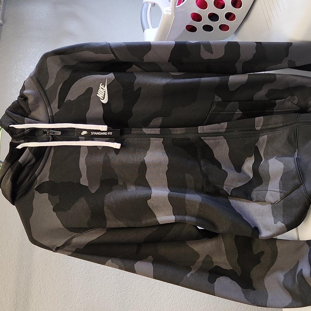 HOST PICK 🎉 Nike Zip-Up Hoodie